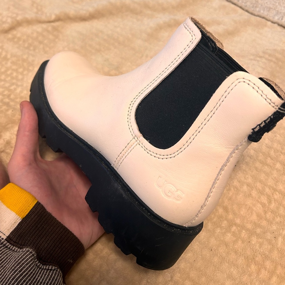 Womens white UGG platform Chelsea boot SIZE 8.5